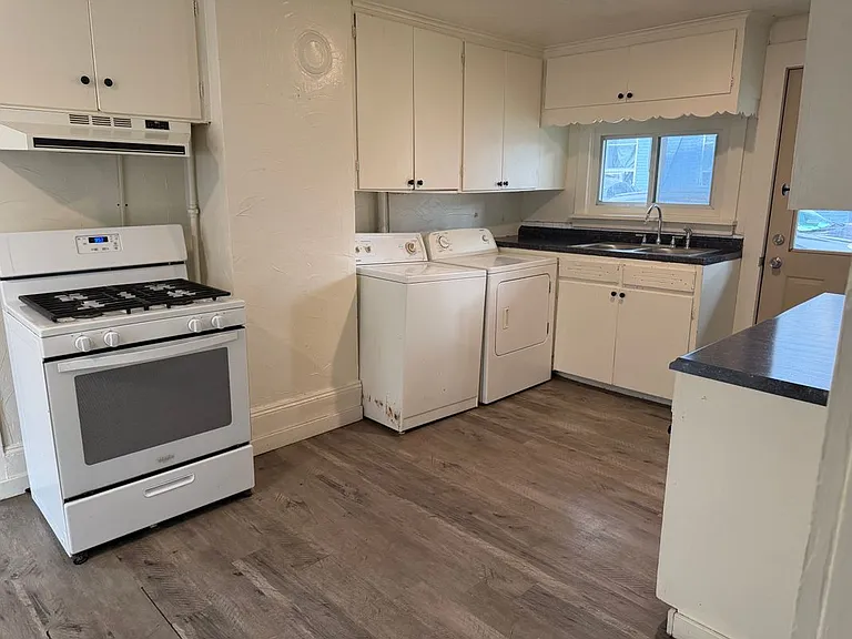 312 Utica St #LOWER — Photo 9