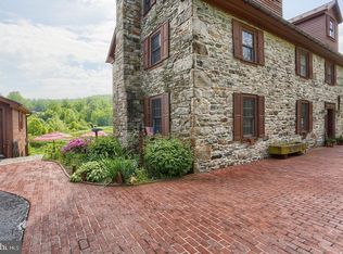 80 S Mountain Rd, Robesonia, PA 19551