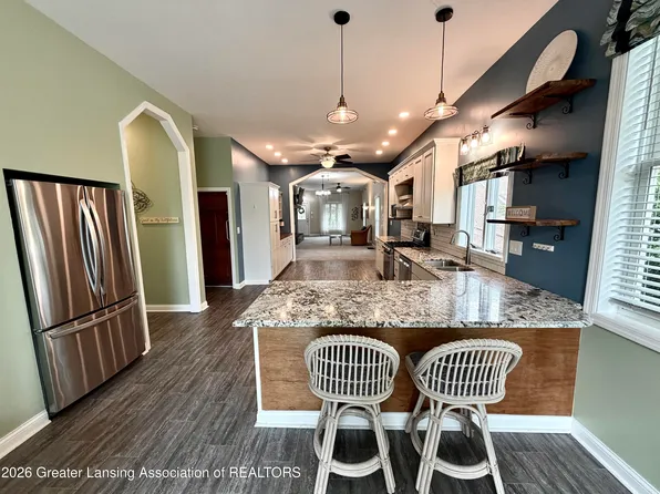 919 Degroff St, Grand Ledge, MI 48837