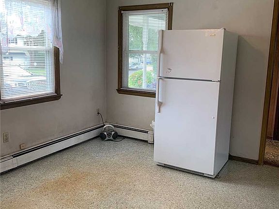 3rd image of 111 Bayberry Ln