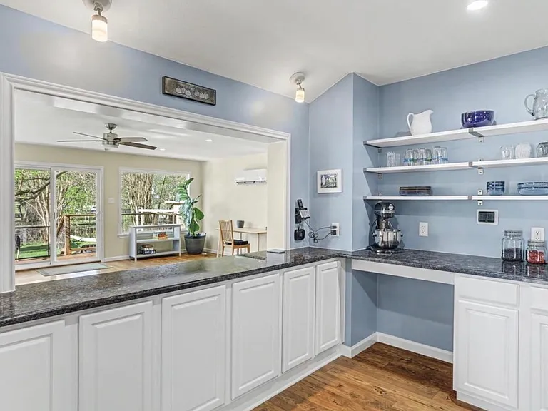 8207 Espanola Trl — Photo 12