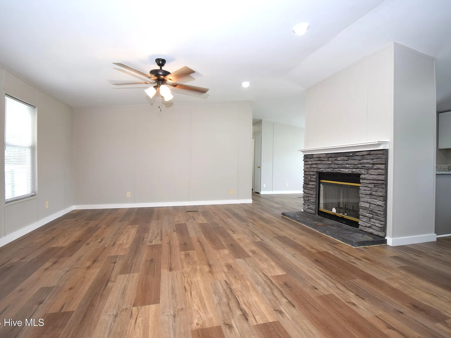 Studio, 2.0 bath, 1650 sqft, $1,400 — Photo 3