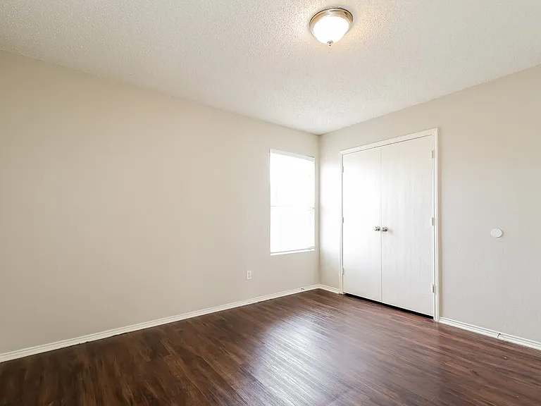8737 Hunters Point Way — Photo 14