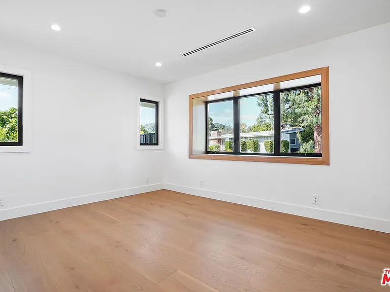 4097 Sapphire Dr — Photo 40