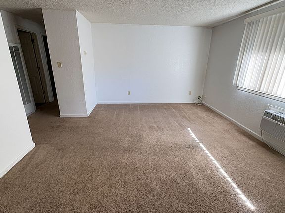 5th image of 314 W Eighth St APT 3
