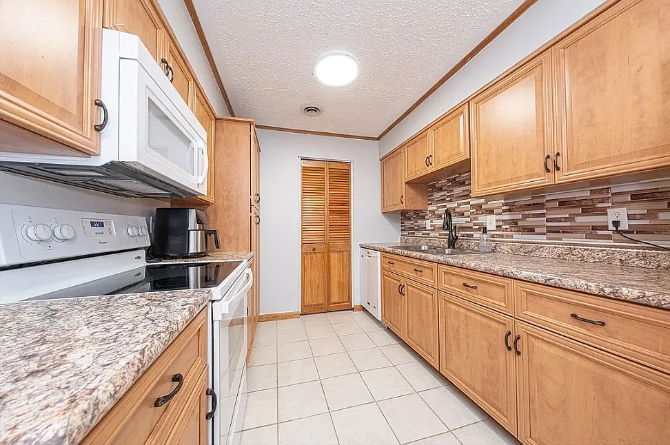 2 bed, 800 sqft, $1,100 — Photo 2