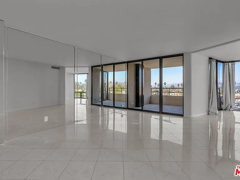 4333 Marina City Dr — Photo 9