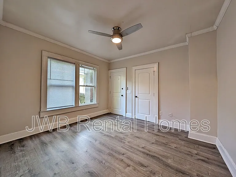 1914 Silver St — Photo 4