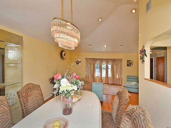 5th image of 31 Nottinghill Dr