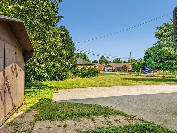 3rd image of 120 Maple Hill Dr #2