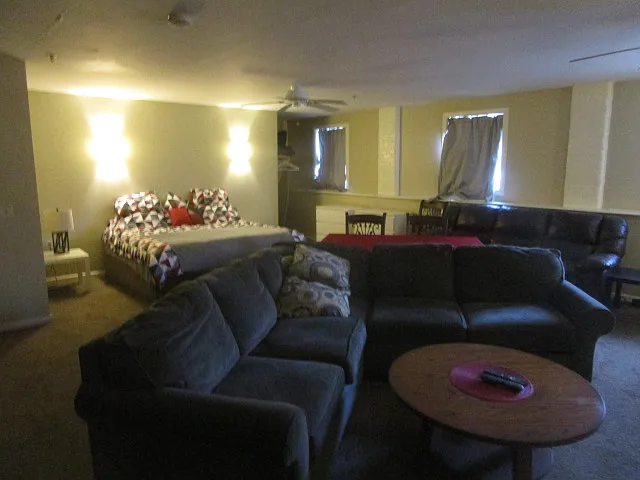 215 Benmont Ave — Photo 4