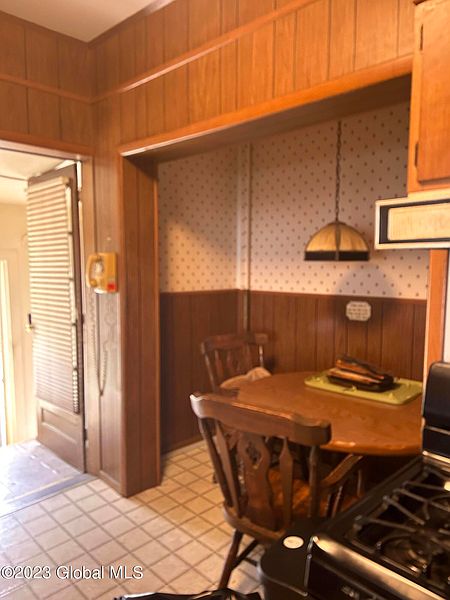 5th image of 318 Spring Avenue
