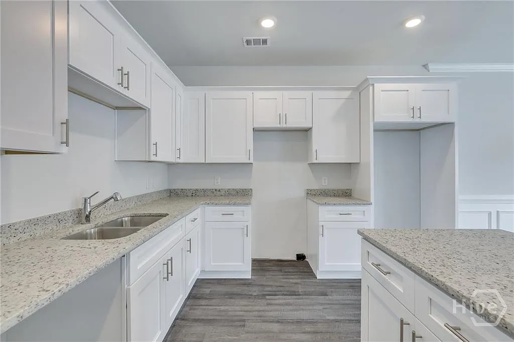 3 bed, 1605 sqft, $1,995 — Photo 4