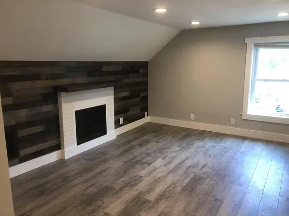 518 1st St NW APT 6, Clarion, IA 50525