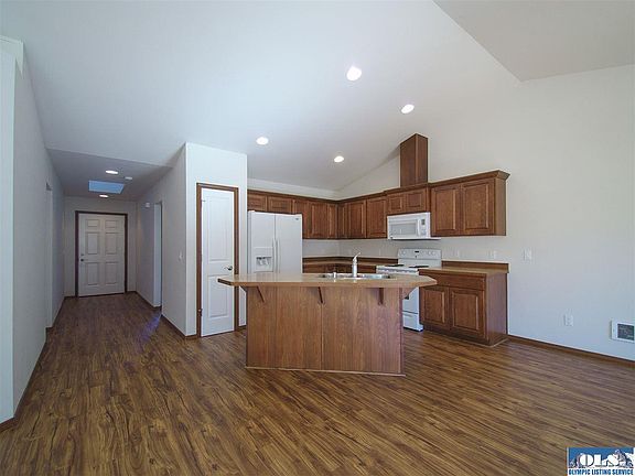 3rd image of 1822 W 15th St