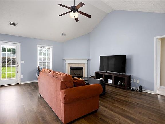 4th image of 81 Lincolnshire Ln