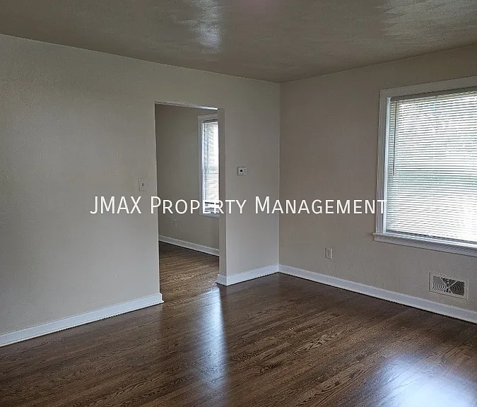 1515 Dunbar St NW — Photo 2