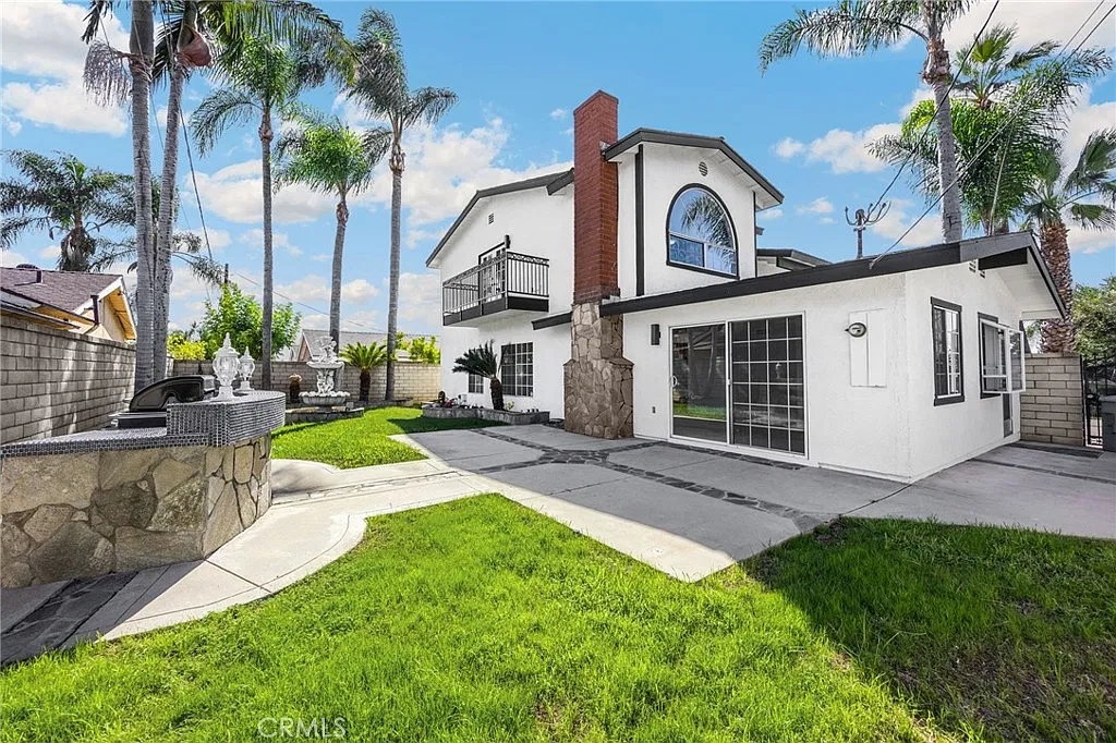 4 bed, 2600 sqft, $5,500 — Photo 1
