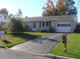 806 Willow Ln, Lebanon, PA 17046