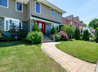 3 Grant Ave, Albertson, NY 11507