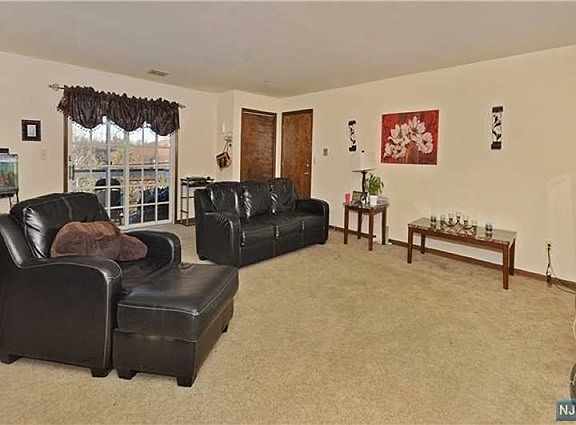 4th image of 711 Mill St Unit 302-10