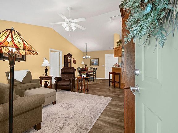 5th image of 695 Fox Run Cir S