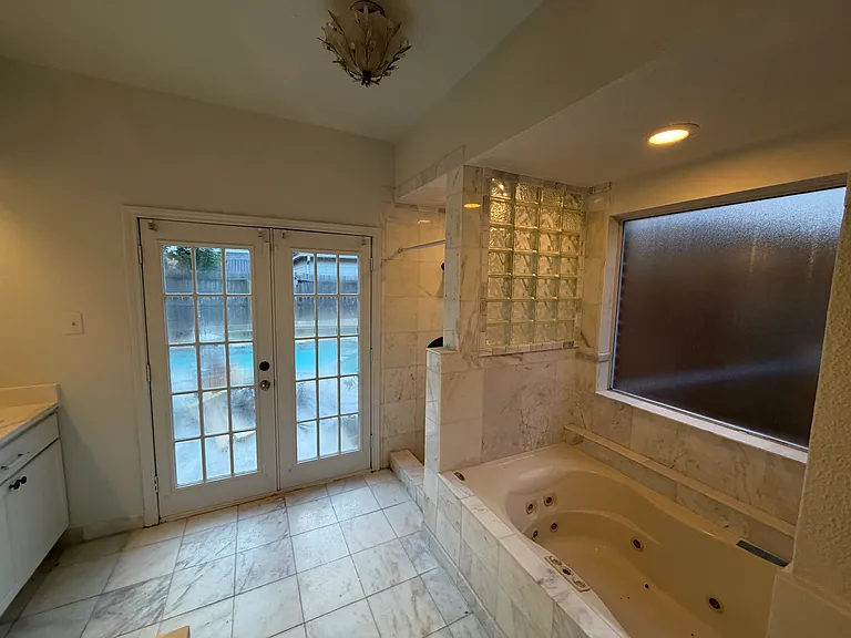 7218 Holder Forest Ct — Photo 47