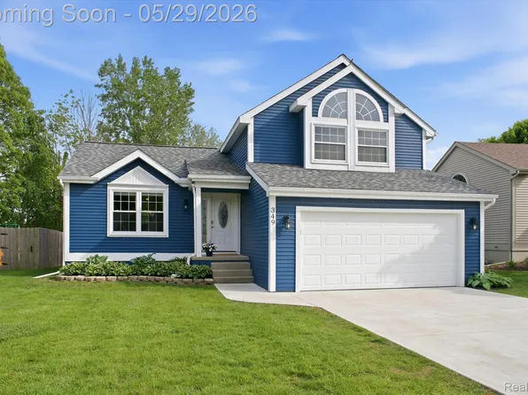 349 Princeton Dr, South Lyon, MI 48178