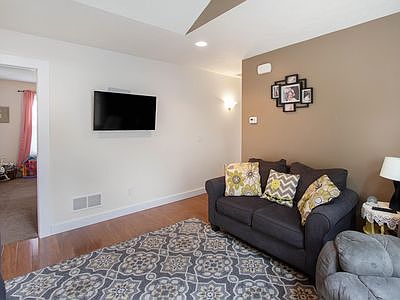 2nd image of 121 Leonard St NE #2