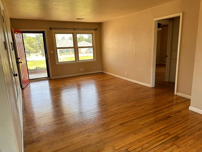 3122 N Beard Ave — Photo 5