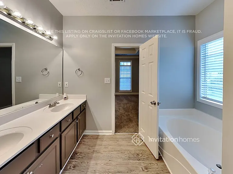 2015 Towne Park Dr — Photo 13