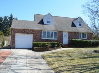 81 Paula Blvd, Selden, NY 11784