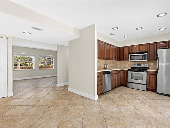 5th image of 1839 Clearbrooke Dr