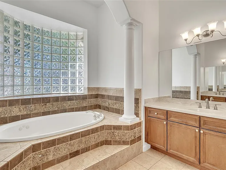 11538 Delwick Dr — Photo 16