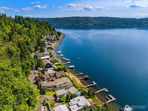 2nd image of 830 W Lake Sammamish Parkway NE