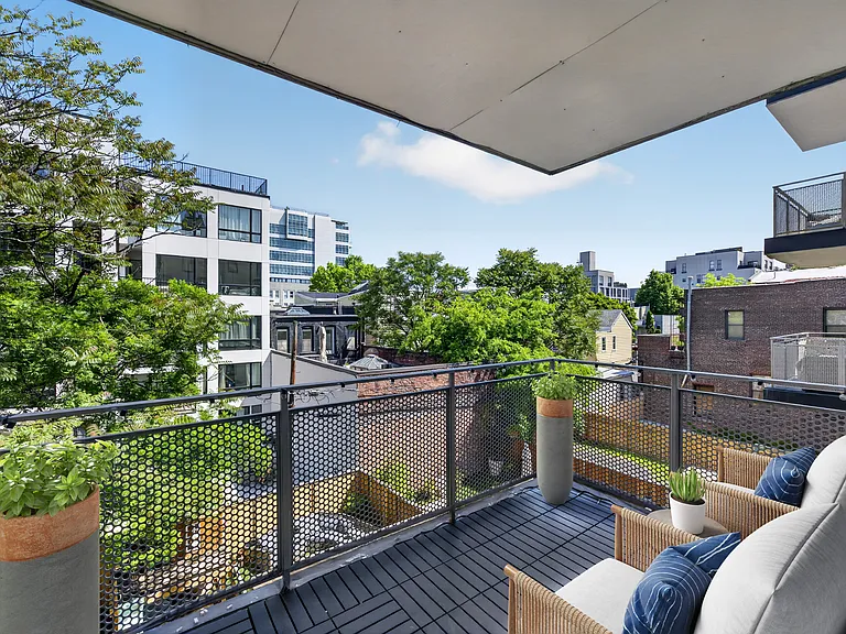 33 Frost St #3B — Photo 3