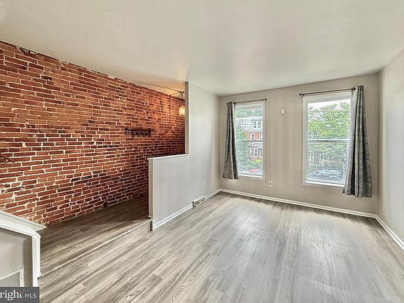 5th image of 819 N Van Buren St