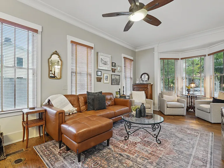 221 E Park Ave — Photo 1