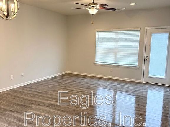 4th image of 207 Timberline Oak Dr