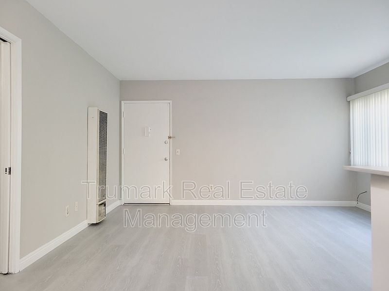 1st image of 1005 E Garfield Ave APT 3