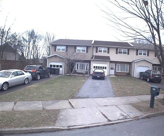 322 Tamarack Dr photo 1