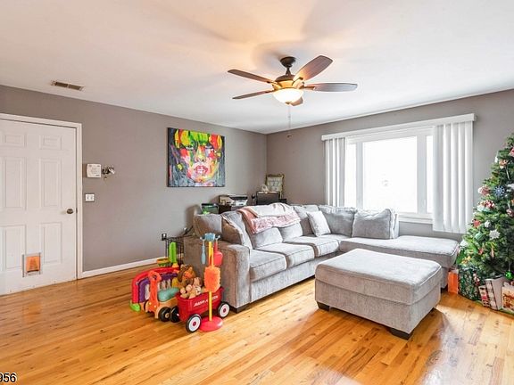 2nd image of 58 Hinsdale Pl