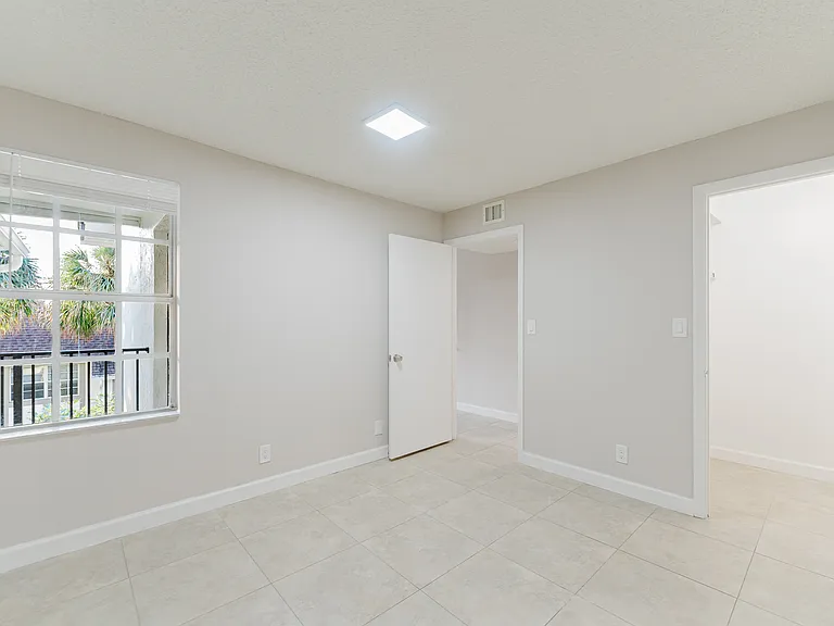 Tivoli Terrace — Photo 40