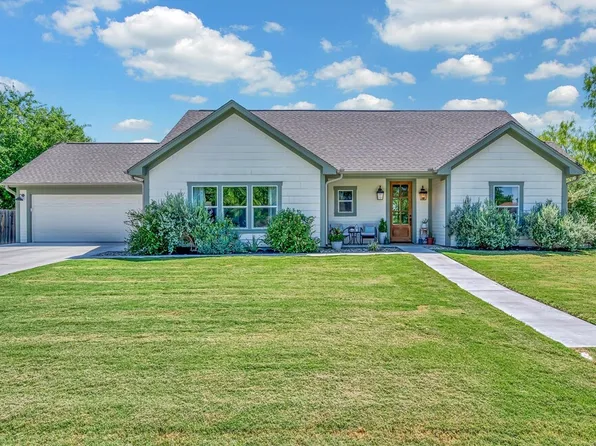 931 N Pecan St, Hico, TX 76457