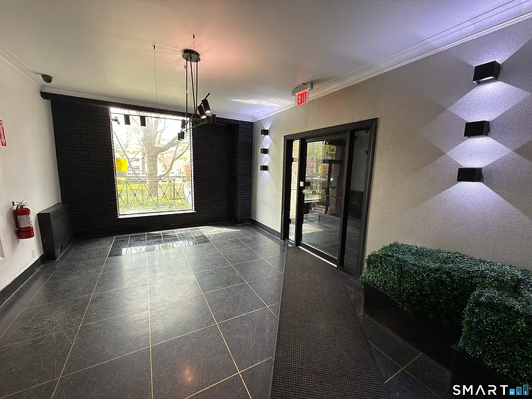 28 Strawberry Hill Ave #112-1E — Photo 6