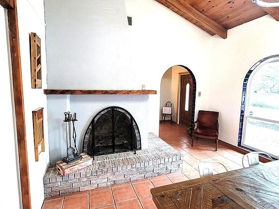 4th image of 1005 E Mescalero Rd