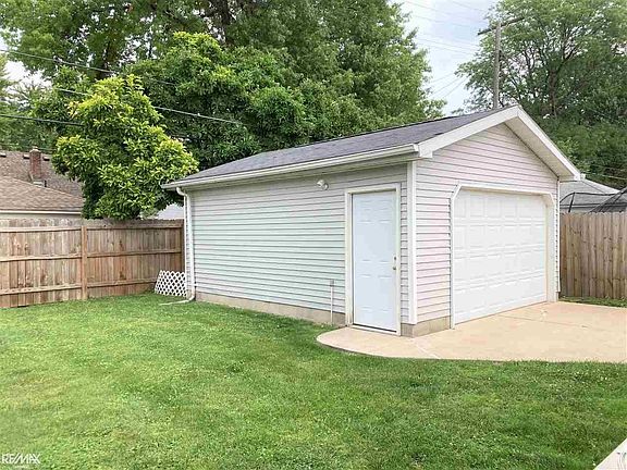 2nd image of 22727 Maxine St