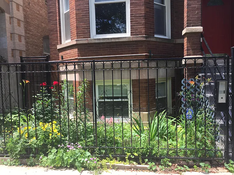 In front there is a garden with 3 seasons of flowers.