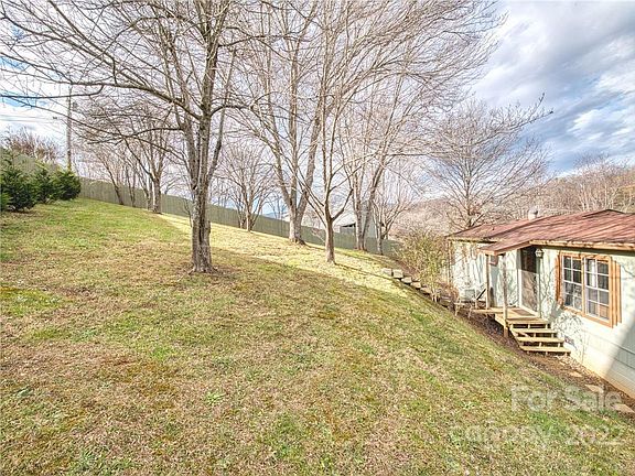 5th image of 277 Country Ln