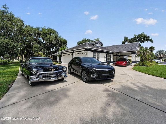 3rd image of 802 Florencia Cir